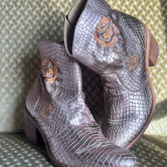 Marco Delli Shoes - Marco Delli Women's Chenoa Bronze Leather Floral Embroidery Ankle Boots NEW